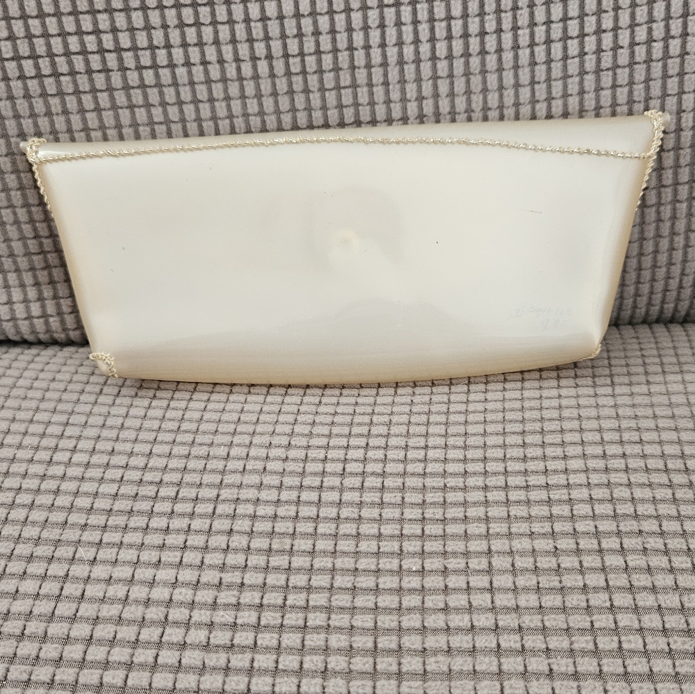 Vintage Vinyl Floral Cream Clutch - Picture 2 of 8